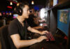 ขาตั้งจอคอม vs ขาจับจอ: เลือกแบบไหนสำหรับจอเกมมิ่ง ถ้าไม่อยากเสียเงินฟรี?